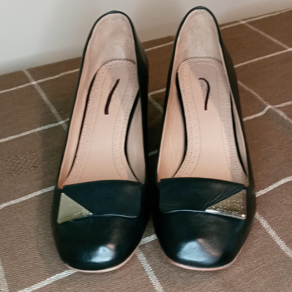 Black heels size 8.5